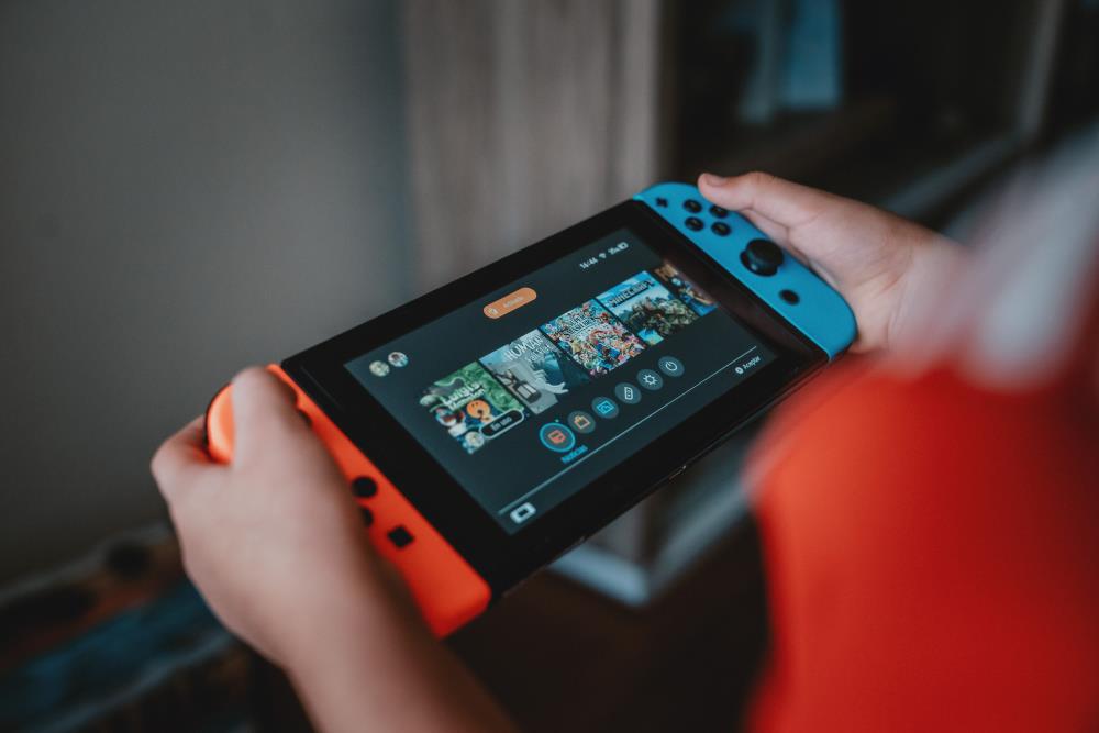 Tips on how to replace a micro SD card of a Nintendo Switch