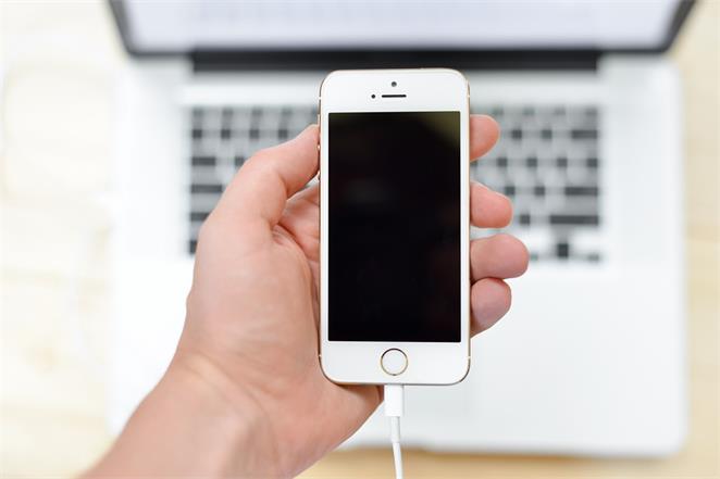 transfer pictures from iPhone to flash drive
